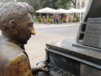 Sculpture of pianist Arthur Rubinstein, one of the great sons of the city of Lodz. © Anemone Rüger