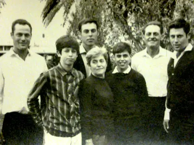Chaim and family in the Ashdod Yaakov kibbutz. © private photo